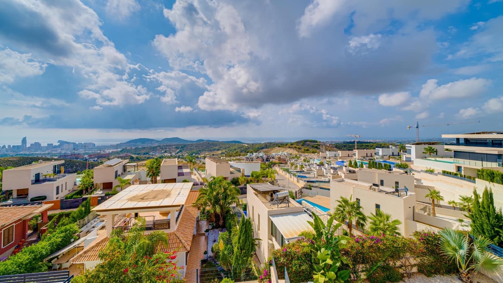 Chalet de 3 habitaciones en Finestrat en venta con piscina - 685.000 € (Ref: 7777335)