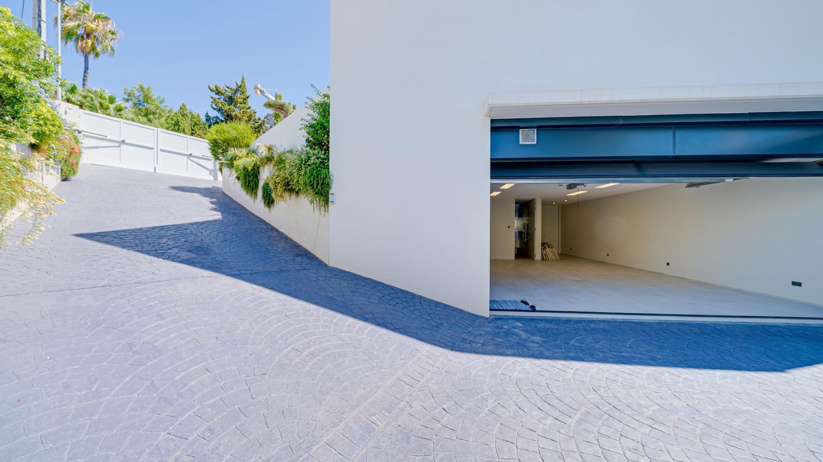 5 bedroom Villa for sale in Altea with pool garage - € 4,800,000 (Ref: 7778546)