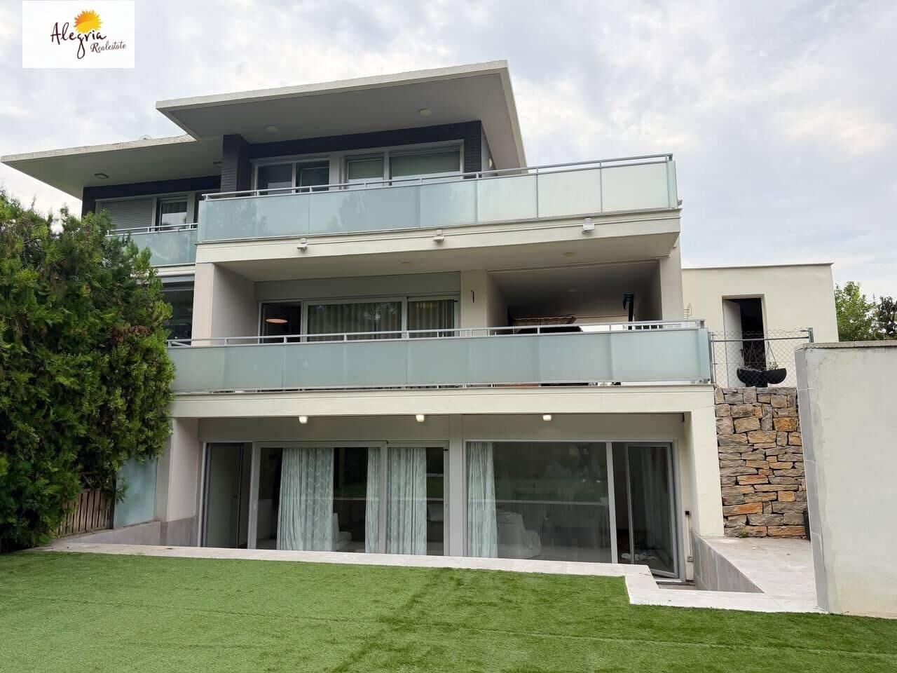 4 bedroom Villa for sale in Chiva with pool garage - € 459,000 (Ref: 7789941)