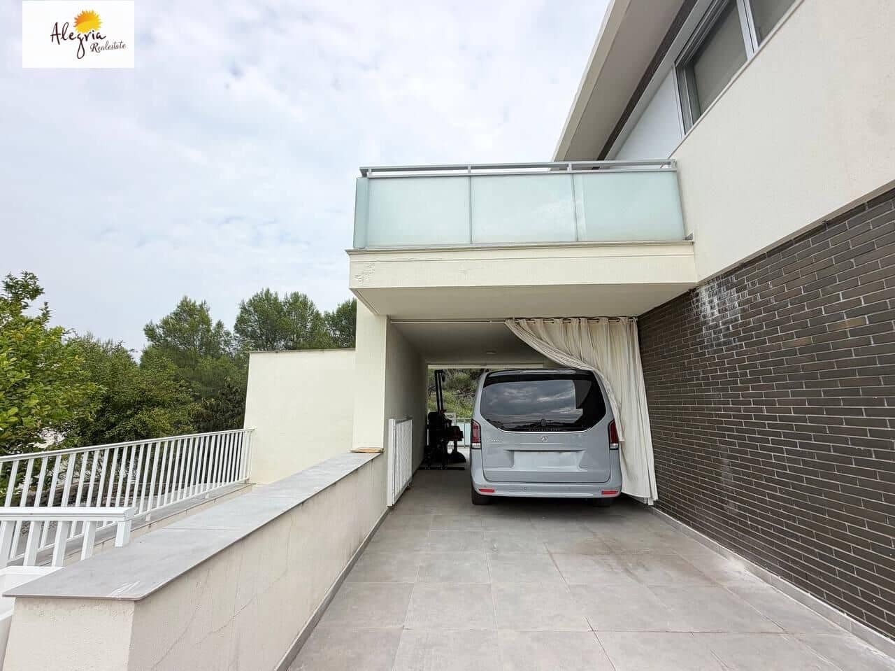 4 bedroom Villa for sale in Chiva with pool garage - € 459,000 (Ref: 7789941)