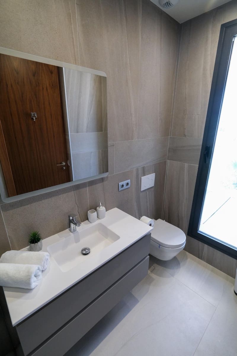 Villa/Maison de 3 chambres à louer à Finestrat avec piscine garage - 3 300 € (Ref: 7847335)