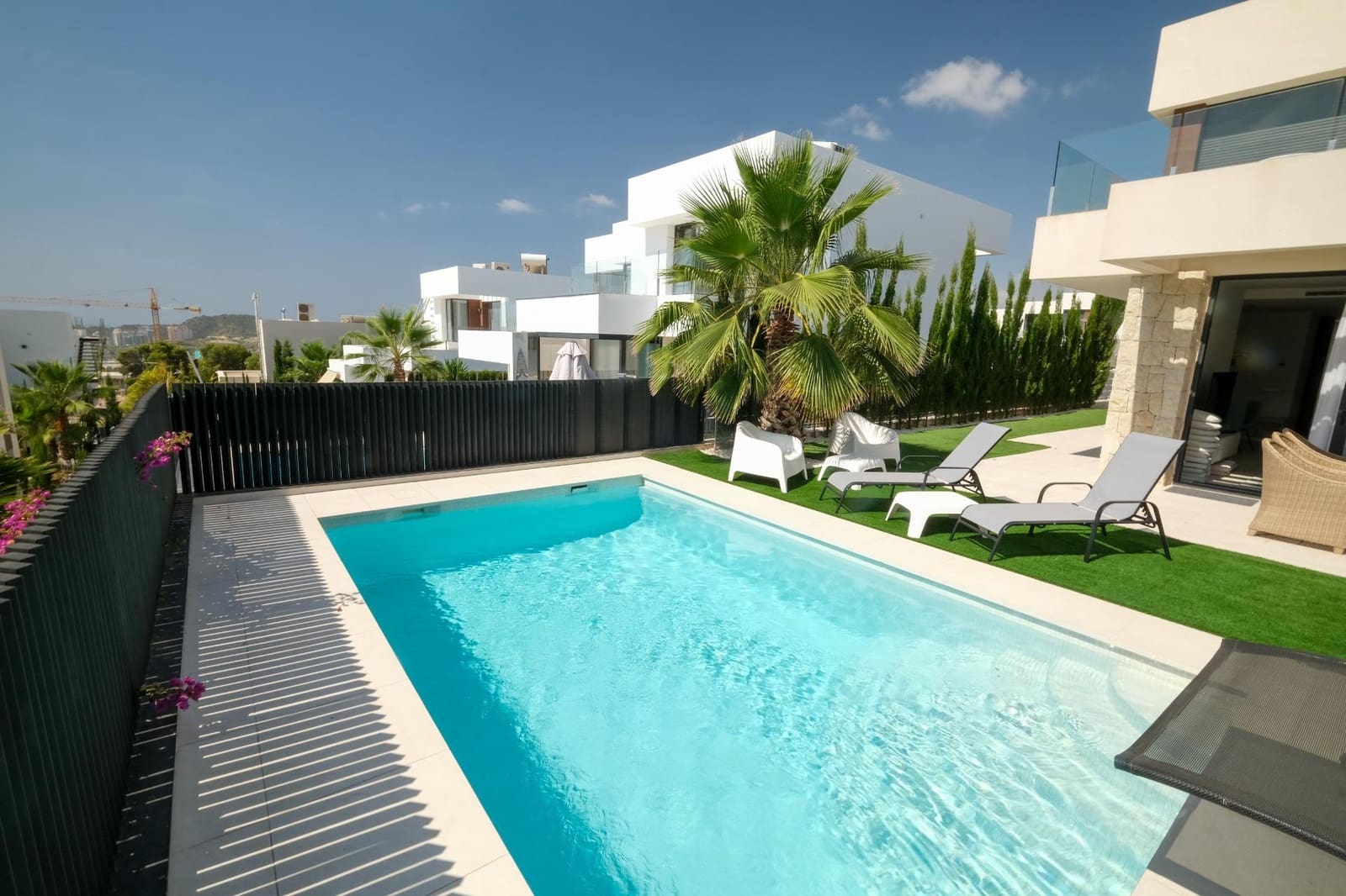 Villa/Maison de 3 chambres à louer à Finestrat avec piscine garage - 3 300 € (Ref: 7847335)