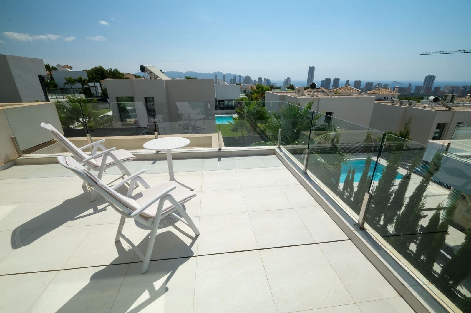 Villa/Maison de 3 chambres à louer à Finestrat avec piscine garage - 3 300 € (Ref: 7847335)