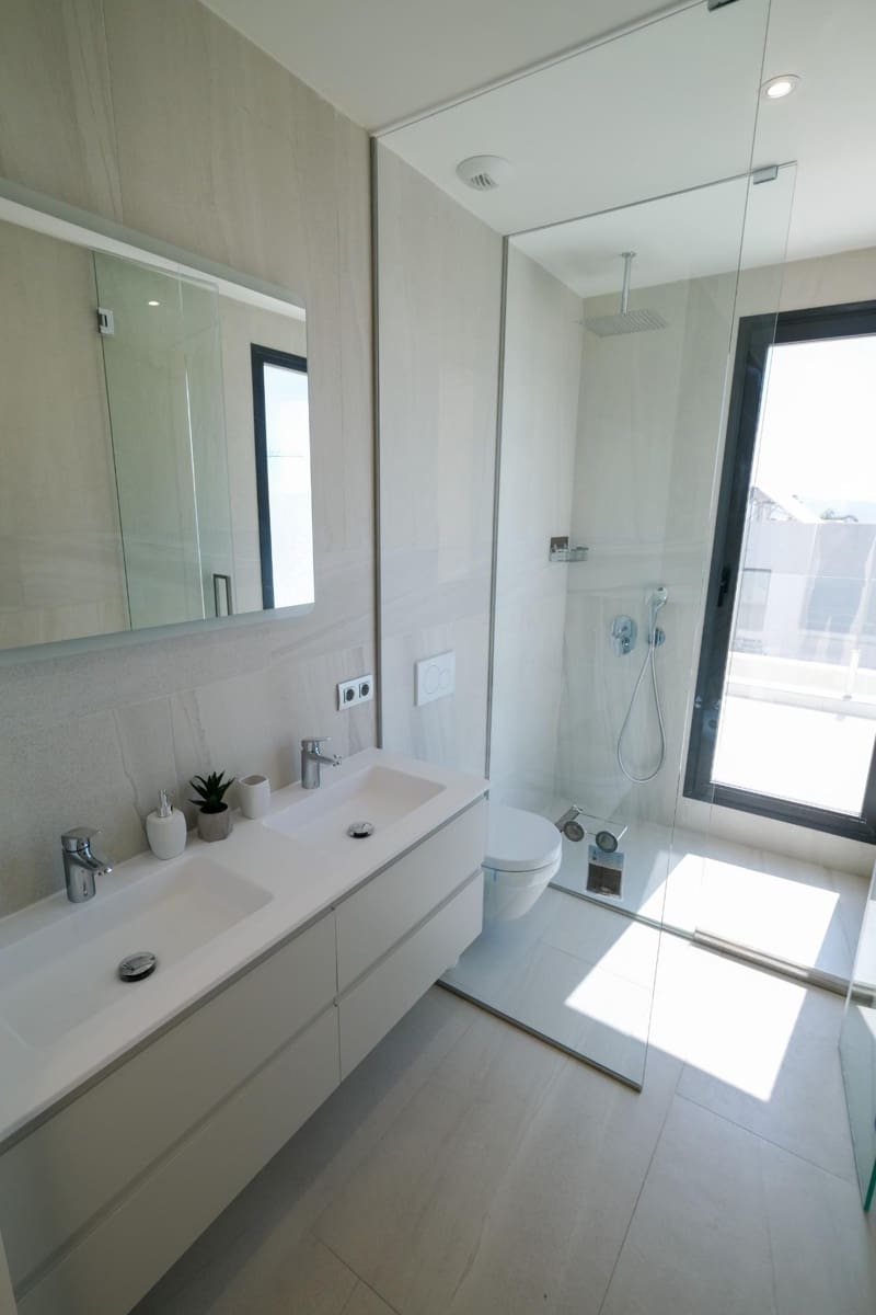 Villa/Maison de 3 chambres à louer à Finestrat avec piscine garage - 3 300 € (Ref: 7847335)