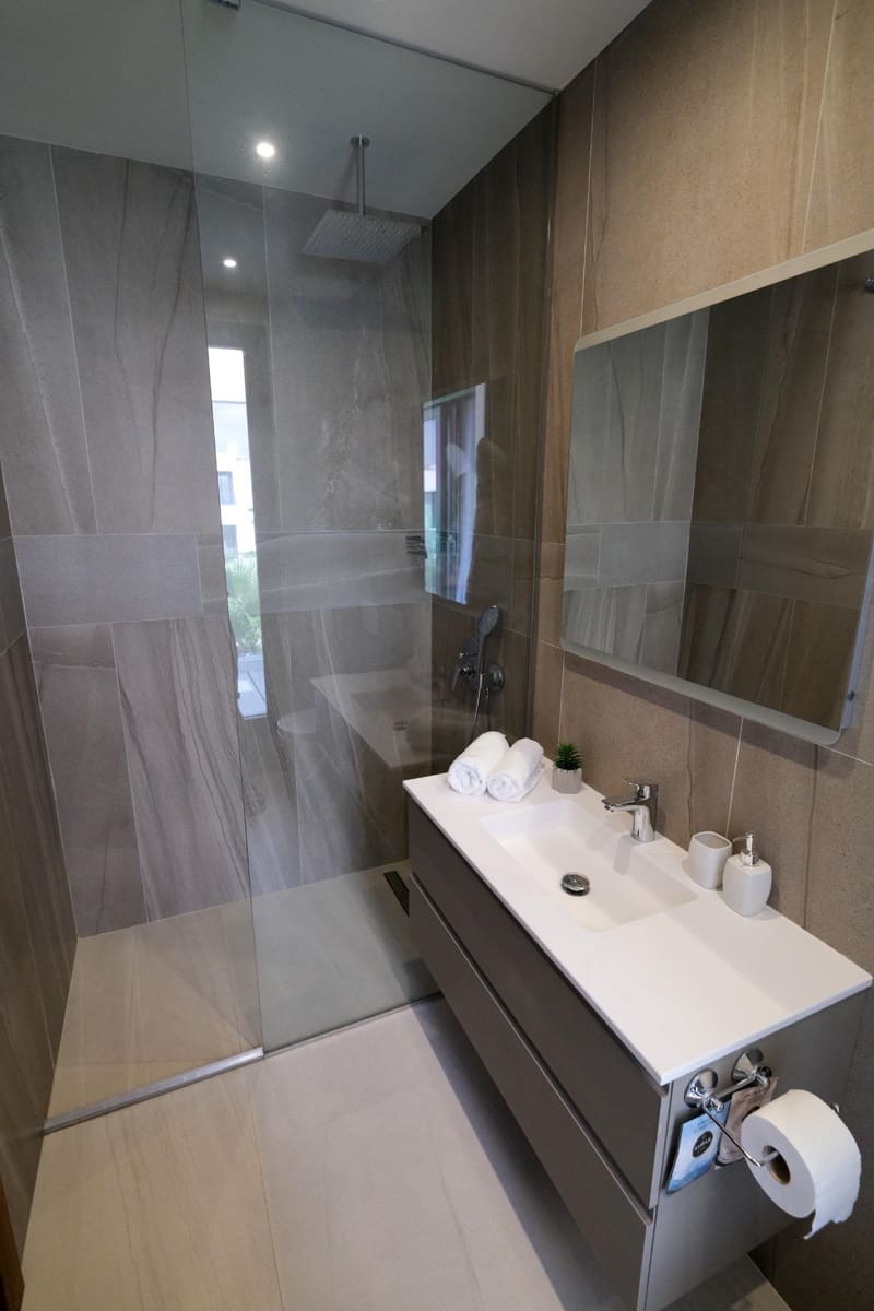 Villa/Maison de 3 chambres à louer à Finestrat avec piscine garage - 3 300 € (Ref: 7847335)