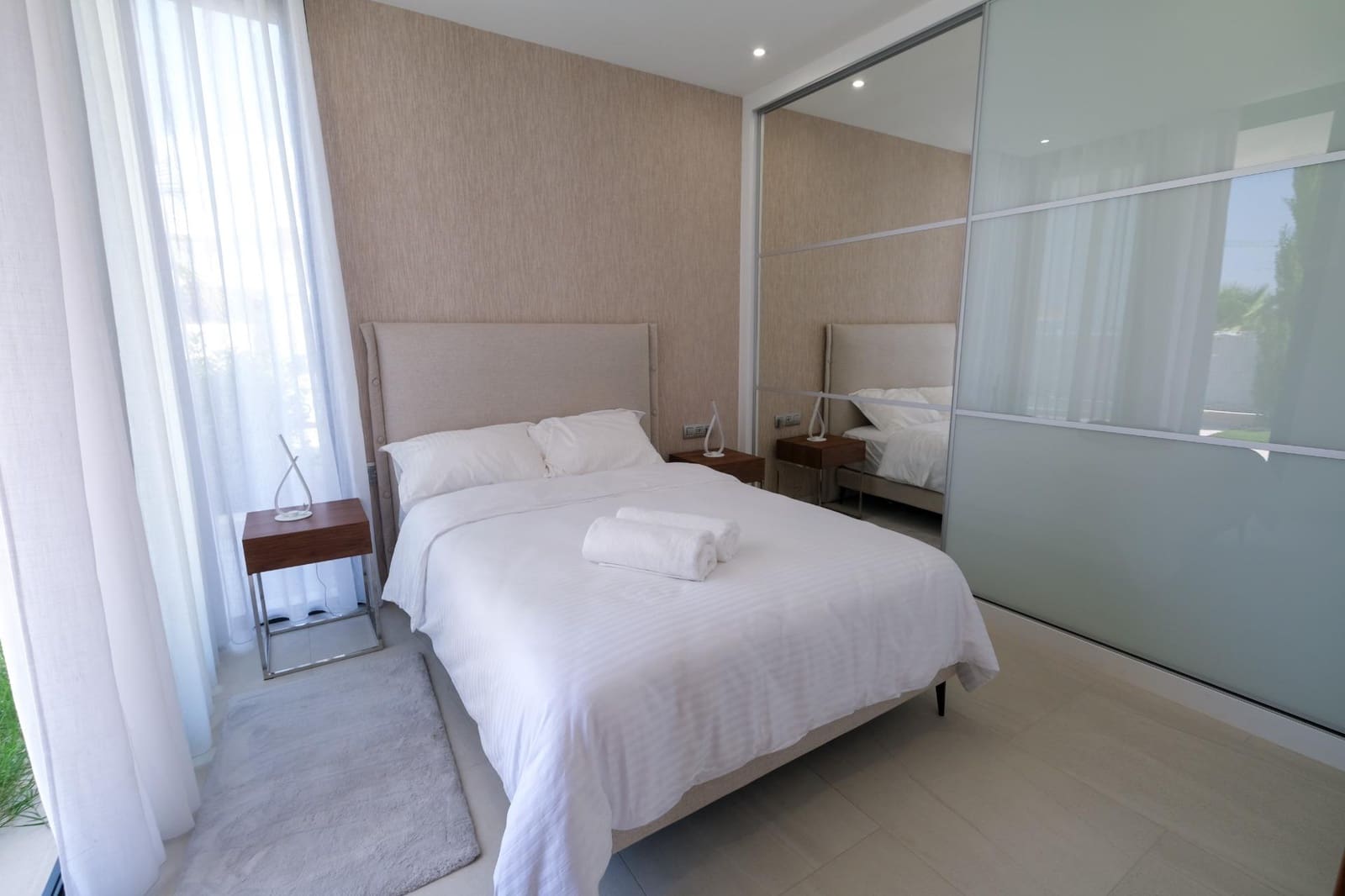 Villa/Maison de 3 chambres à louer à Finestrat avec piscine garage - 3 300 € (Ref: 7847335)