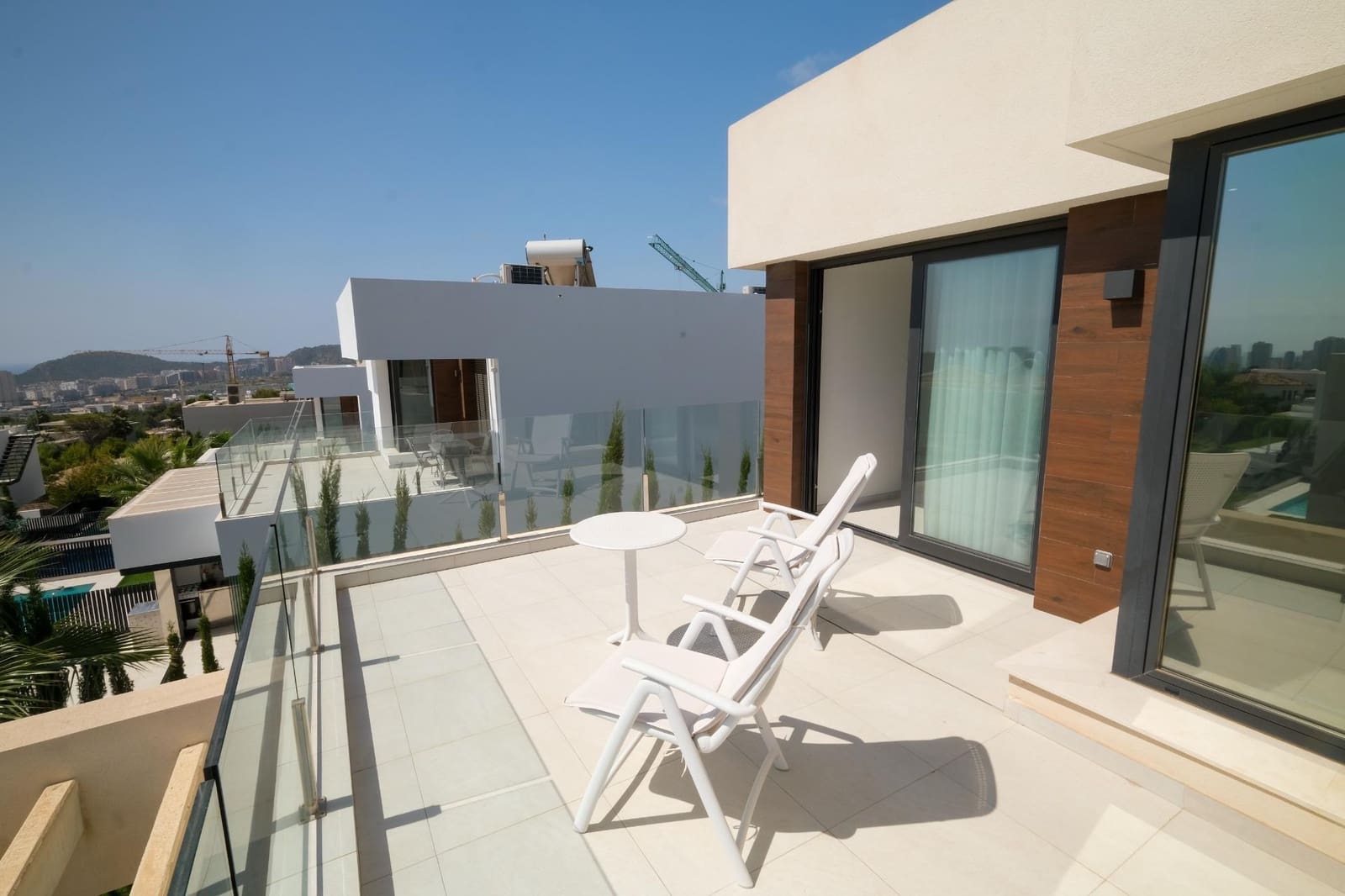 Villa/Maison de 3 chambres à louer à Finestrat avec piscine garage - 3 300 € (Ref: 7847335)