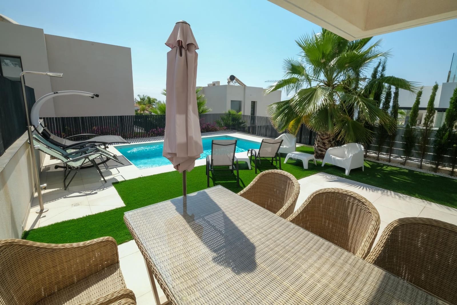 Villa/Maison de 3 chambres à louer à Finestrat avec piscine garage - 3 300 € (Ref: 7847335)