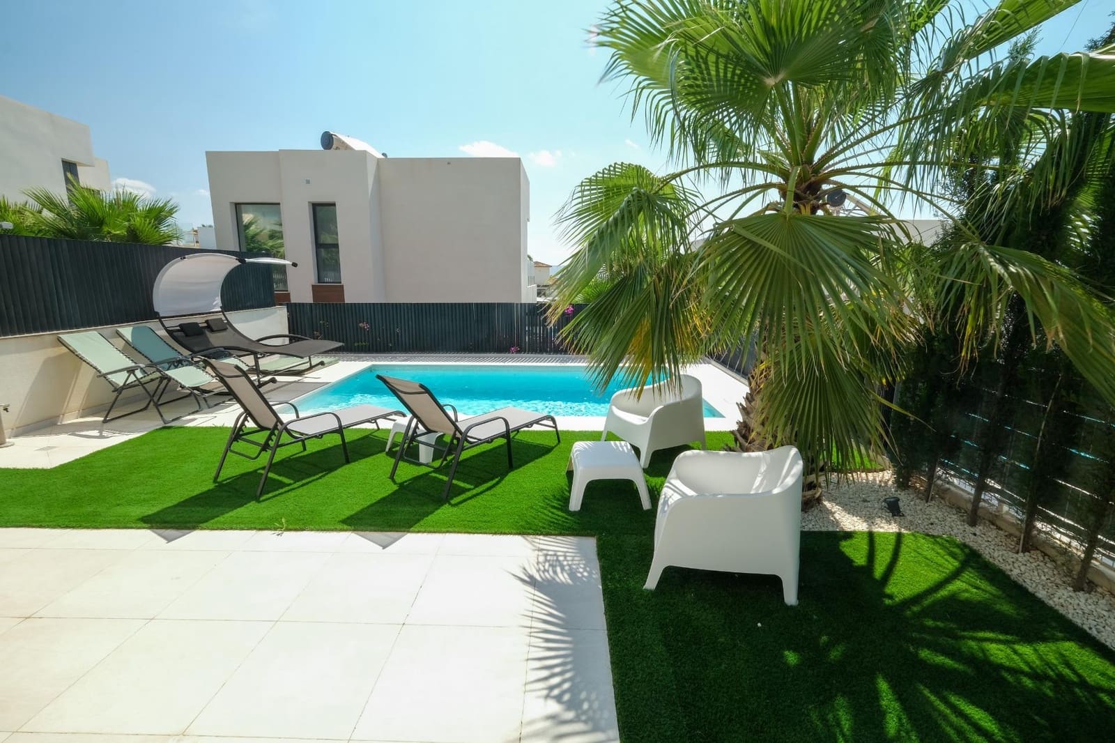 Villa/Maison de 3 chambres à louer à Finestrat avec piscine garage - 3 300 € (Ref: 7847335)