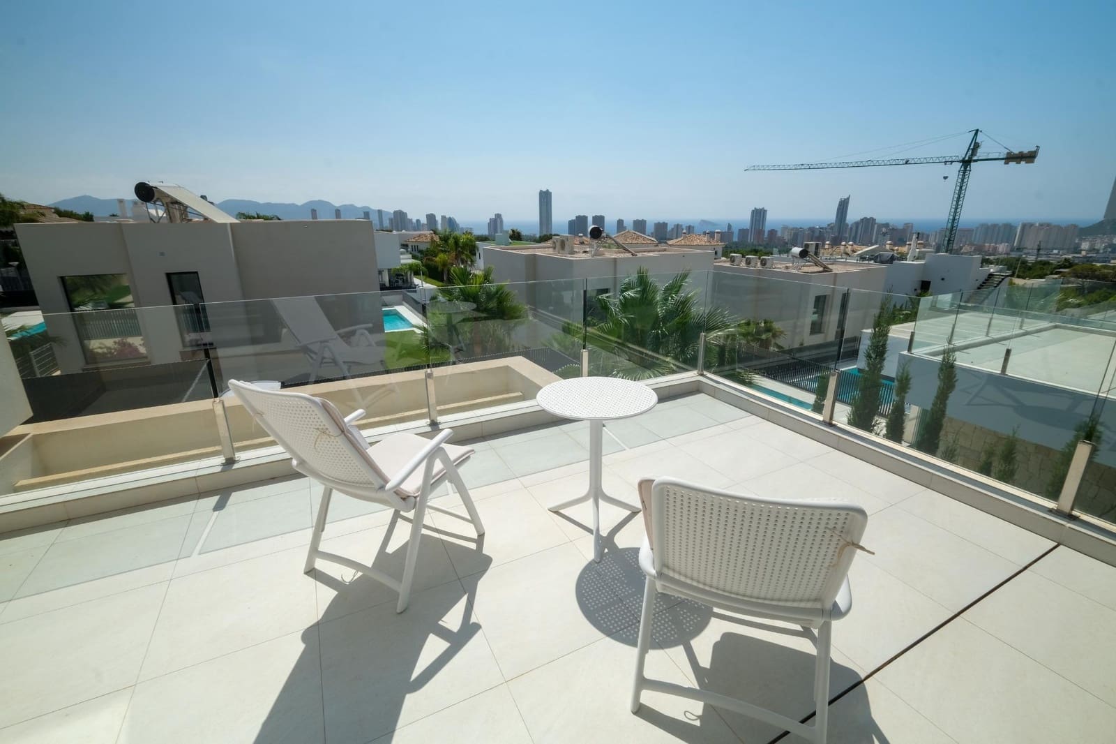 Villa/Maison de 3 chambres à louer à Finestrat avec piscine garage - 3 300 € (Ref: 7847335)