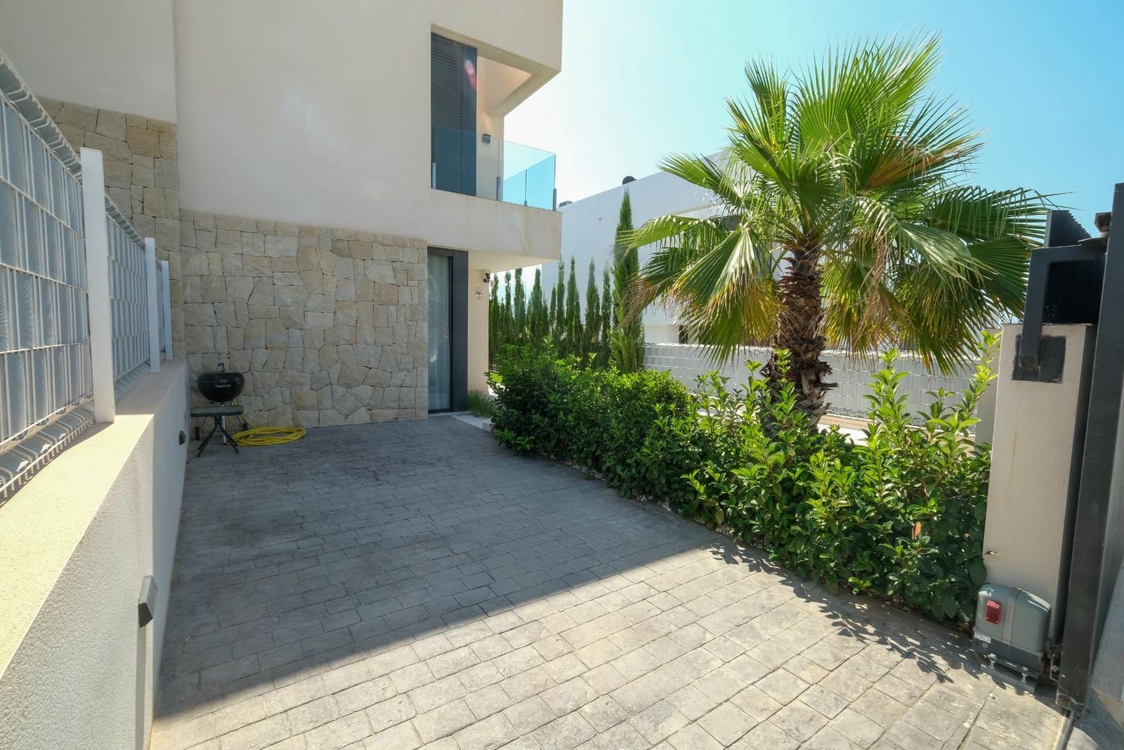 Villa/Maison de 3 chambres à louer à Finestrat avec piscine garage - 3 300 € (Ref: 7847335)