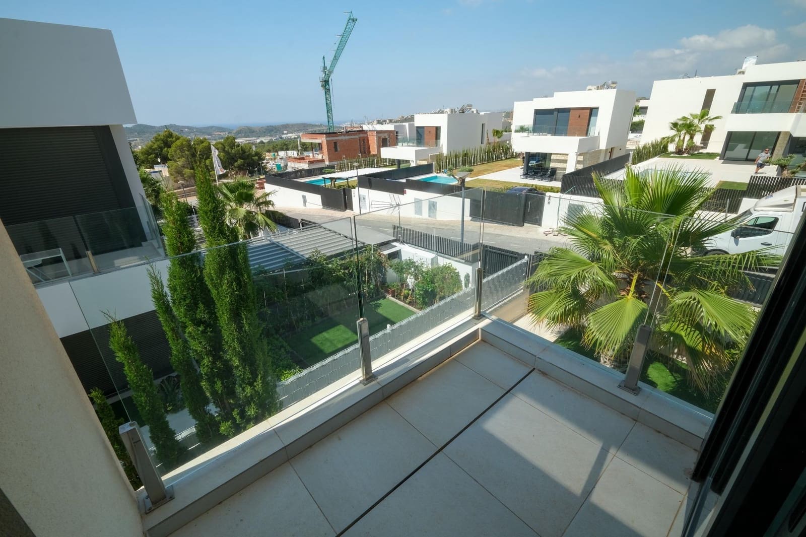 Villa/Maison de 3 chambres à louer à Finestrat avec piscine garage - 3 300 € (Ref: 7847335)