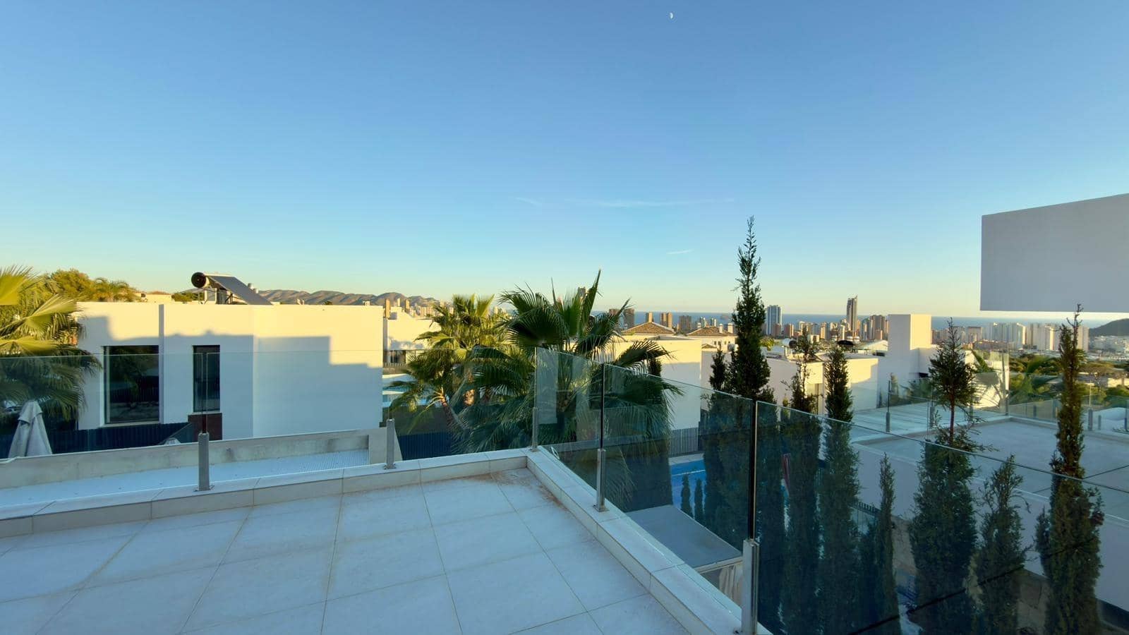 Villa/Maison de 3 chambres à louer à Finestrat avec piscine garage - 3 300 € (Ref: 7847335)