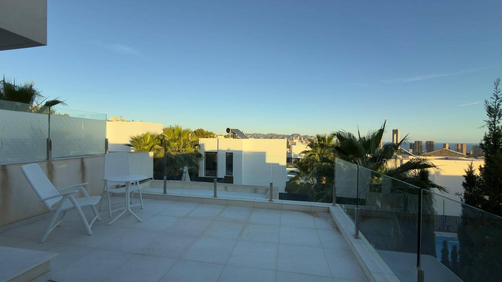 Villa/Maison de 3 chambres à louer à Finestrat avec piscine garage - 3 300 € (Ref: 7847335)