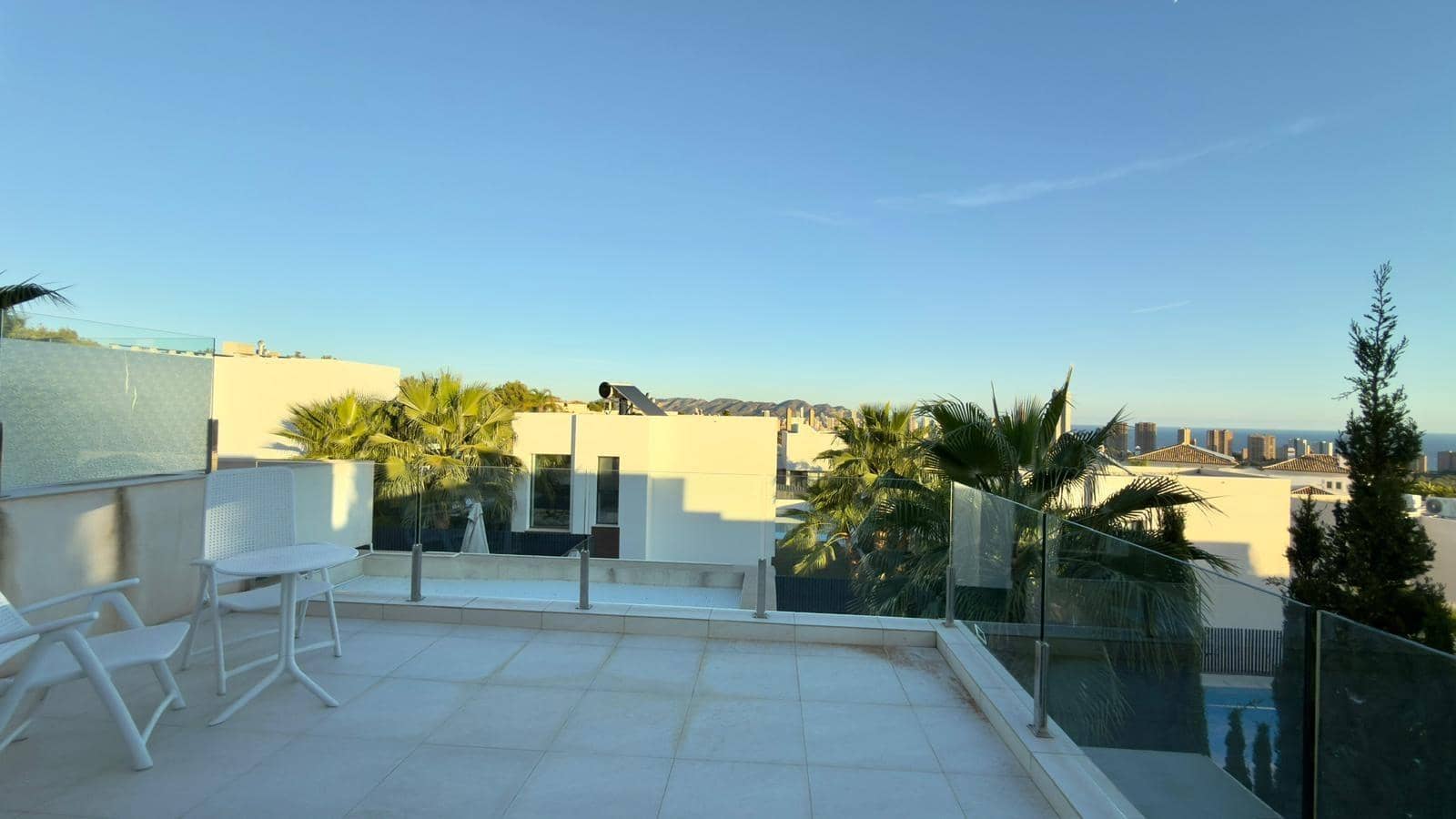 Villa/Maison de 3 chambres à louer à Finestrat avec piscine garage - 3 300 € (Ref: 7847335)