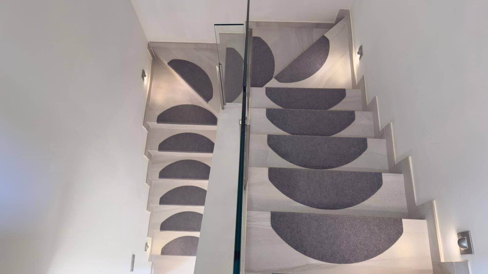 Villa/Maison de 3 chambres à louer à Finestrat avec piscine garage - 3 300 € (Ref: 7847335)