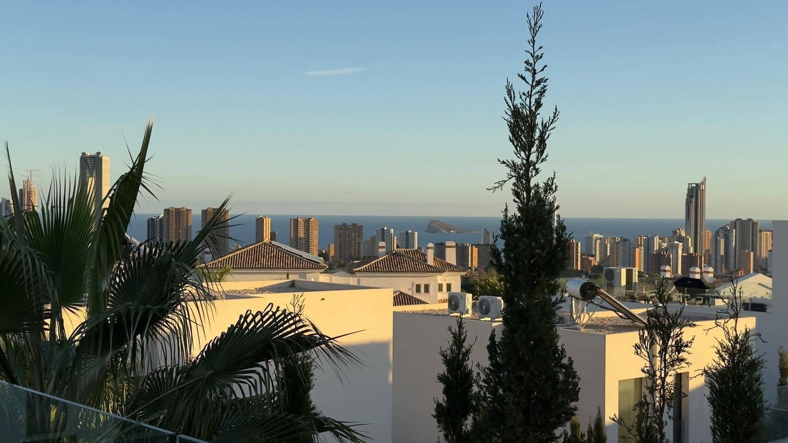 Villa/Maison de 3 chambres à louer à Finestrat avec piscine garage - 3 300 € (Ref: 7847335)