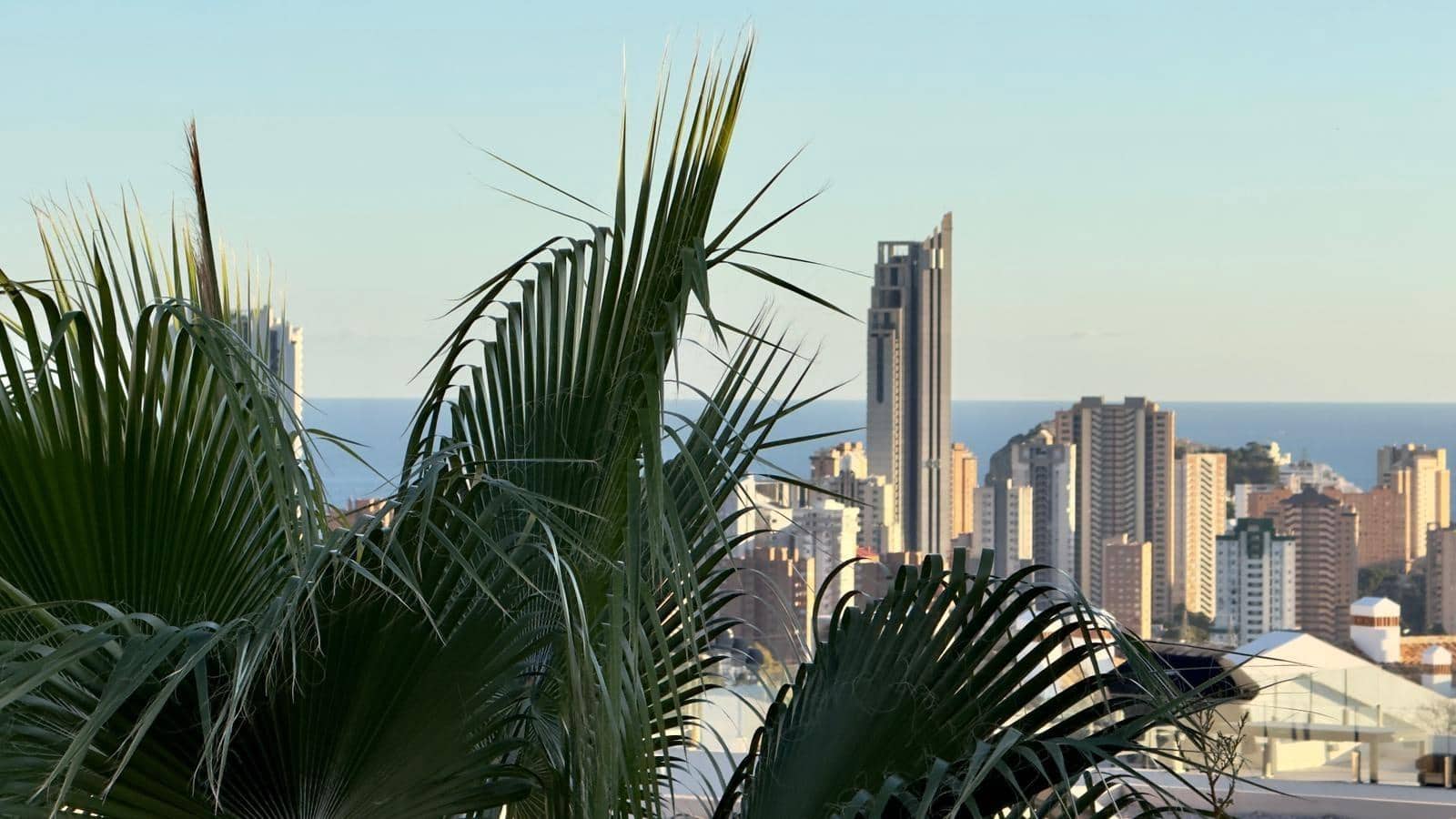 Villa/Maison de 3 chambres à louer à Finestrat avec piscine garage - 3 300 € (Ref: 7847335)