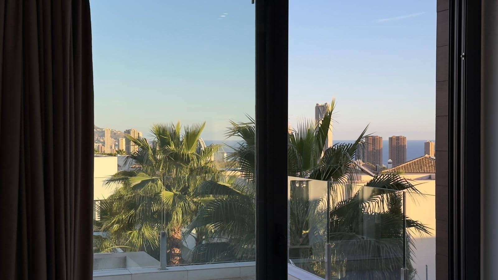 Villa/Maison de 3 chambres à louer à Finestrat avec piscine garage - 3 300 € (Ref: 7847335)