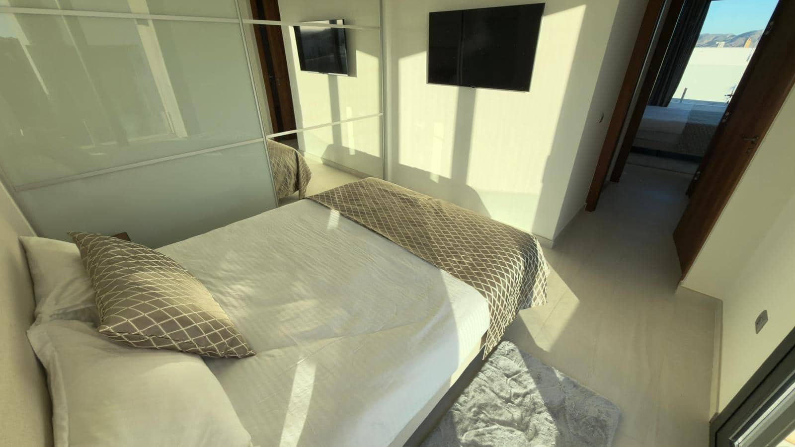 Villa/Maison de 3 chambres à louer à Finestrat avec piscine garage - 3 300 € (Ref: 7847335)