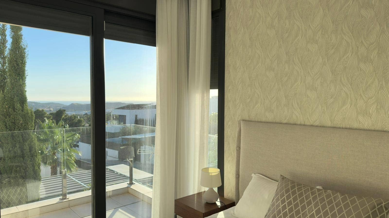 Villa/Maison de 3 chambres à louer à Finestrat avec piscine garage - 3 300 € (Ref: 7847335)