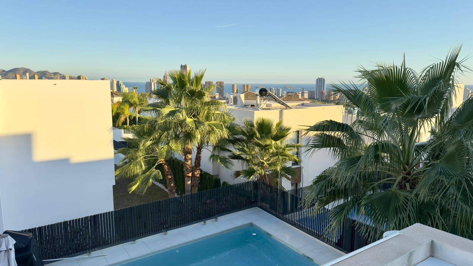 Villa/Maison de 3 chambres à louer à Finestrat avec piscine garage - 3 300 € (Ref: 7847335)