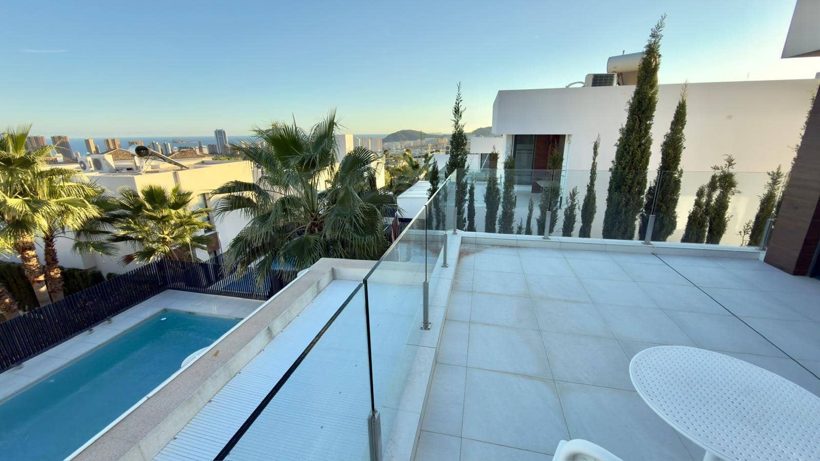 Villa/Maison de 3 chambres à louer à Finestrat avec piscine garage - 3 300 € (Ref: 7847335)