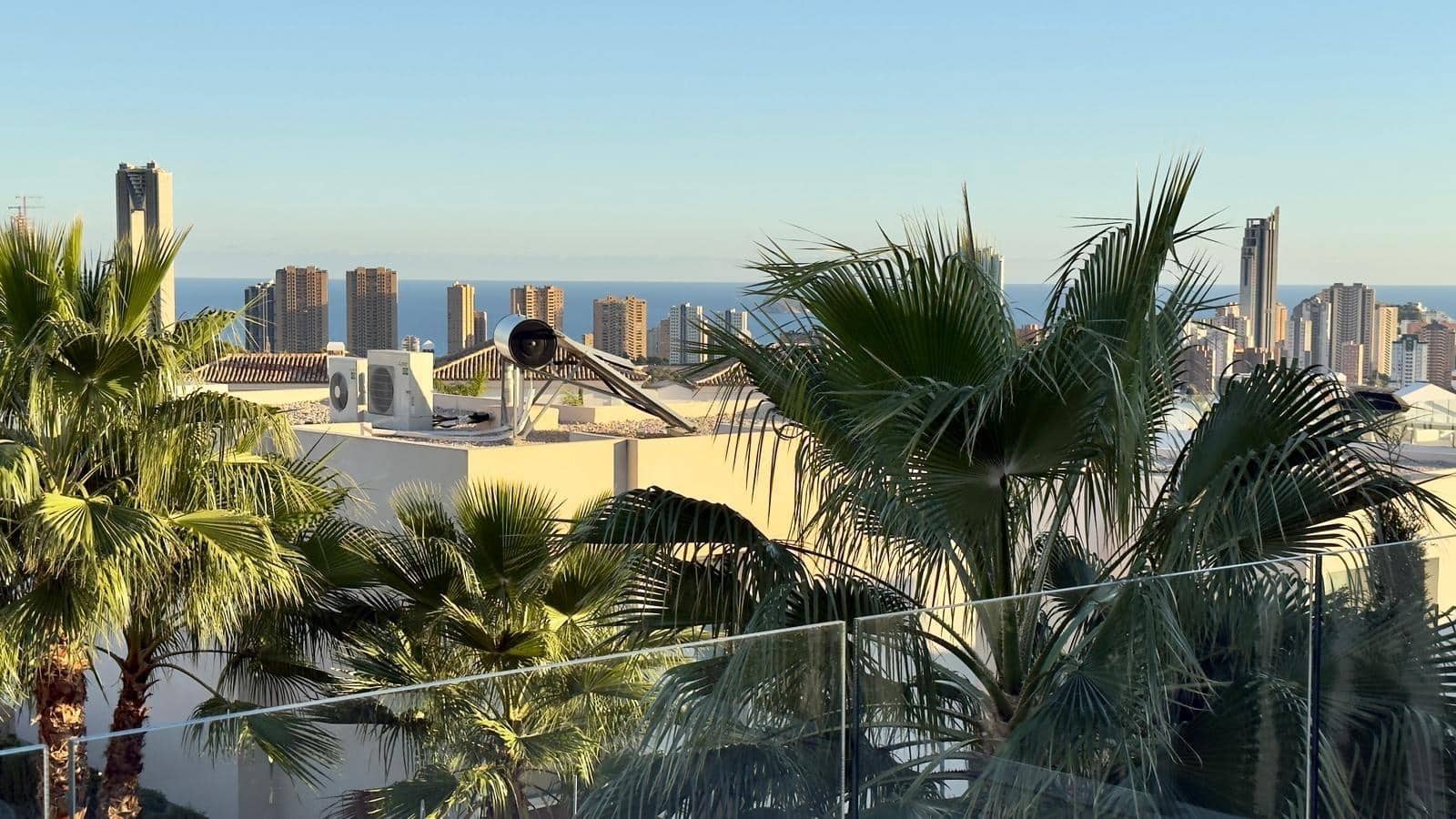 Villa/Maison de 3 chambres à louer à Finestrat avec piscine garage - 3 300 € (Ref: 7847335)