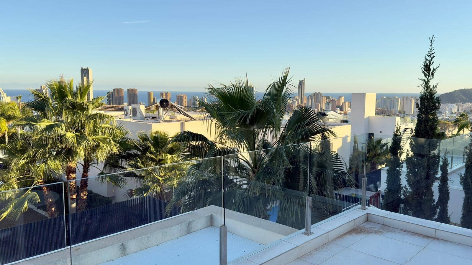 Villa/Maison de 3 chambres à louer à Finestrat avec piscine garage - 3 300 € (Ref: 7847335)