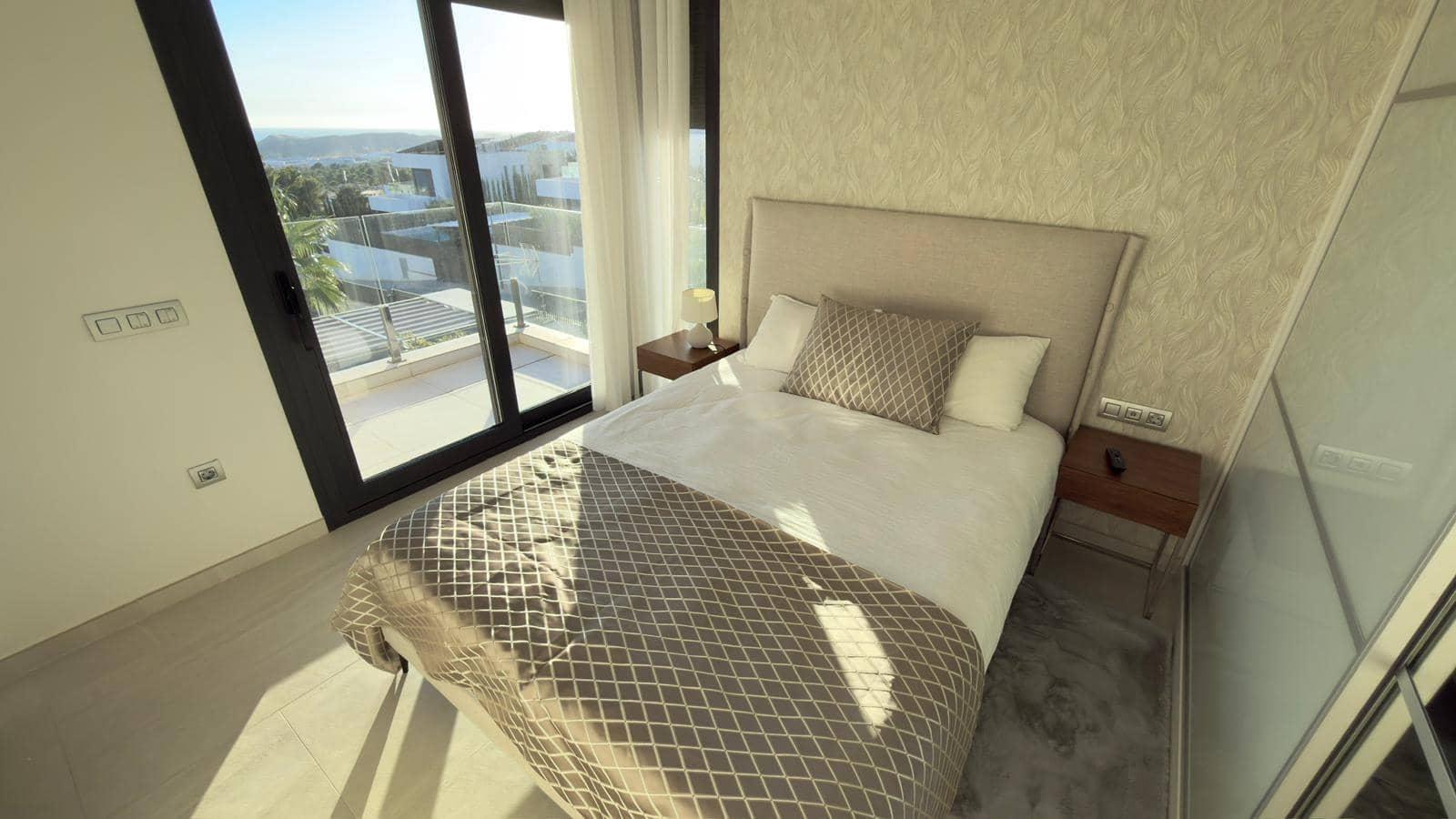 Villa/Maison de 3 chambres à louer à Finestrat avec piscine garage - 3 300 € (Ref: 7847335)