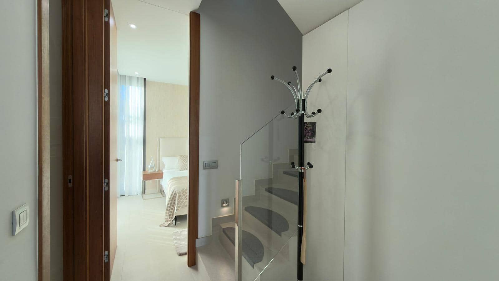 Villa/Maison de 3 chambres à louer à Finestrat avec piscine garage - 3 300 € (Ref: 7847335)