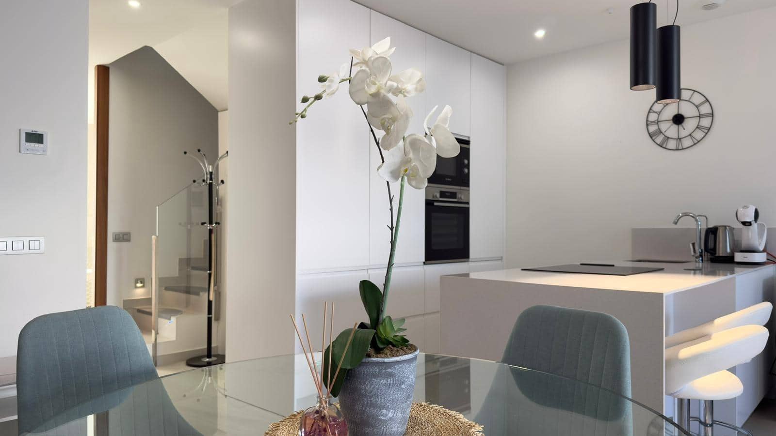 Villa/Maison de 3 chambres à louer à Finestrat avec piscine garage - 3 300 € (Ref: 7847335)