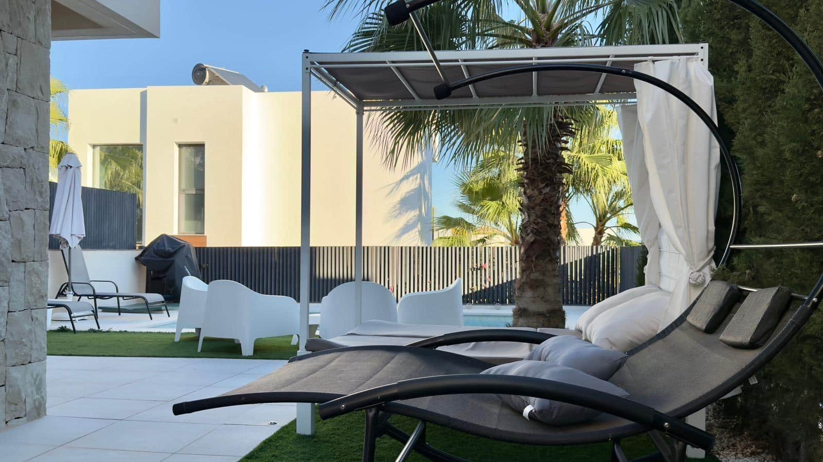 Villa/Maison de 3 chambres à louer à Finestrat avec piscine garage - 3 300 € (Ref: 7847335)