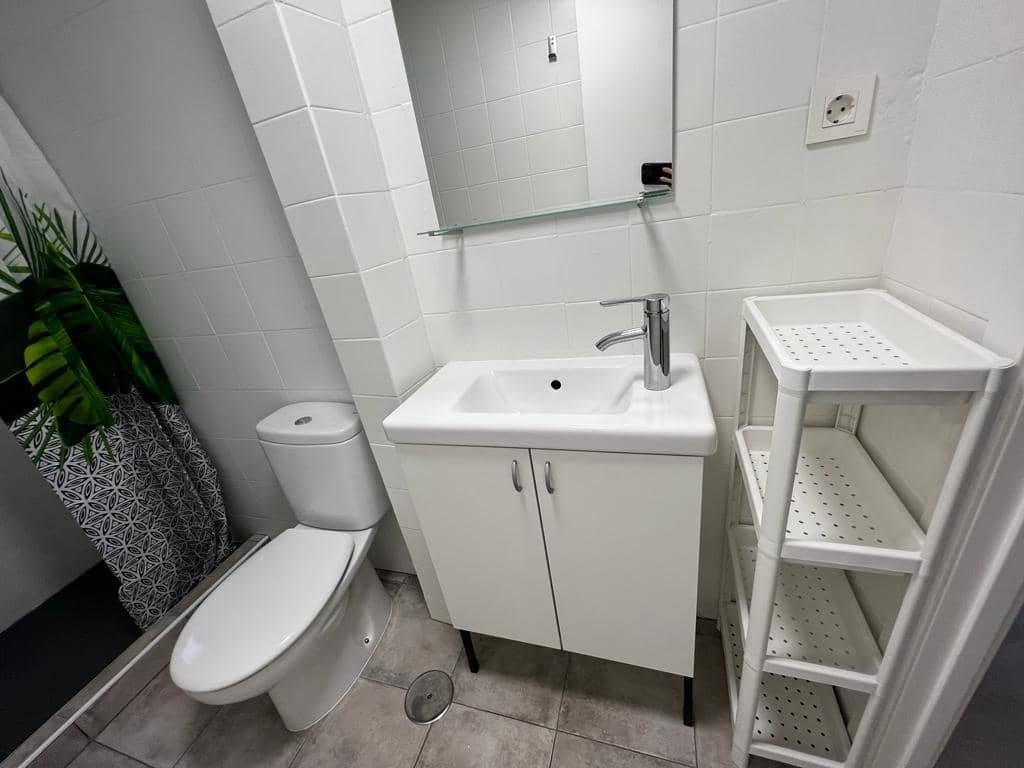 Appartement de 3 chambres à louer à Alicante ville - 950 € (Ref: 7865993)