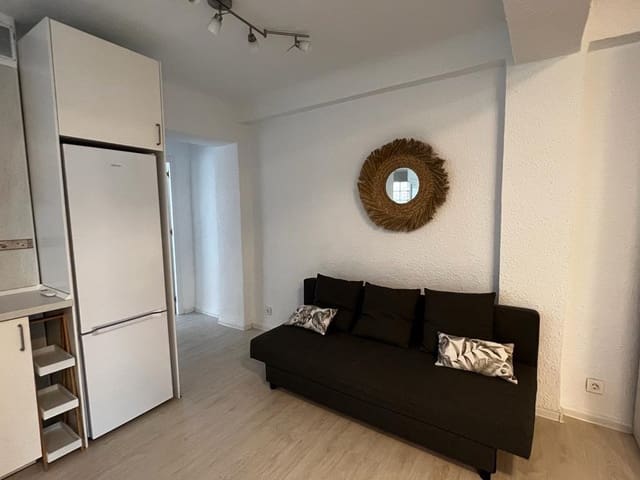 Appartement de 3 chambres à louer à Alicante ville - 950 € (Ref: 7865993)
