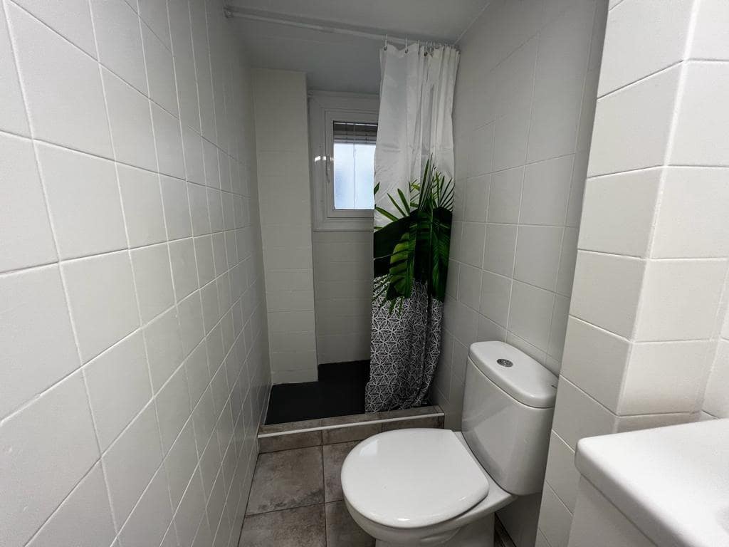 Appartement de 3 chambres à louer à Alicante ville - 950 € (Ref: 7865993)