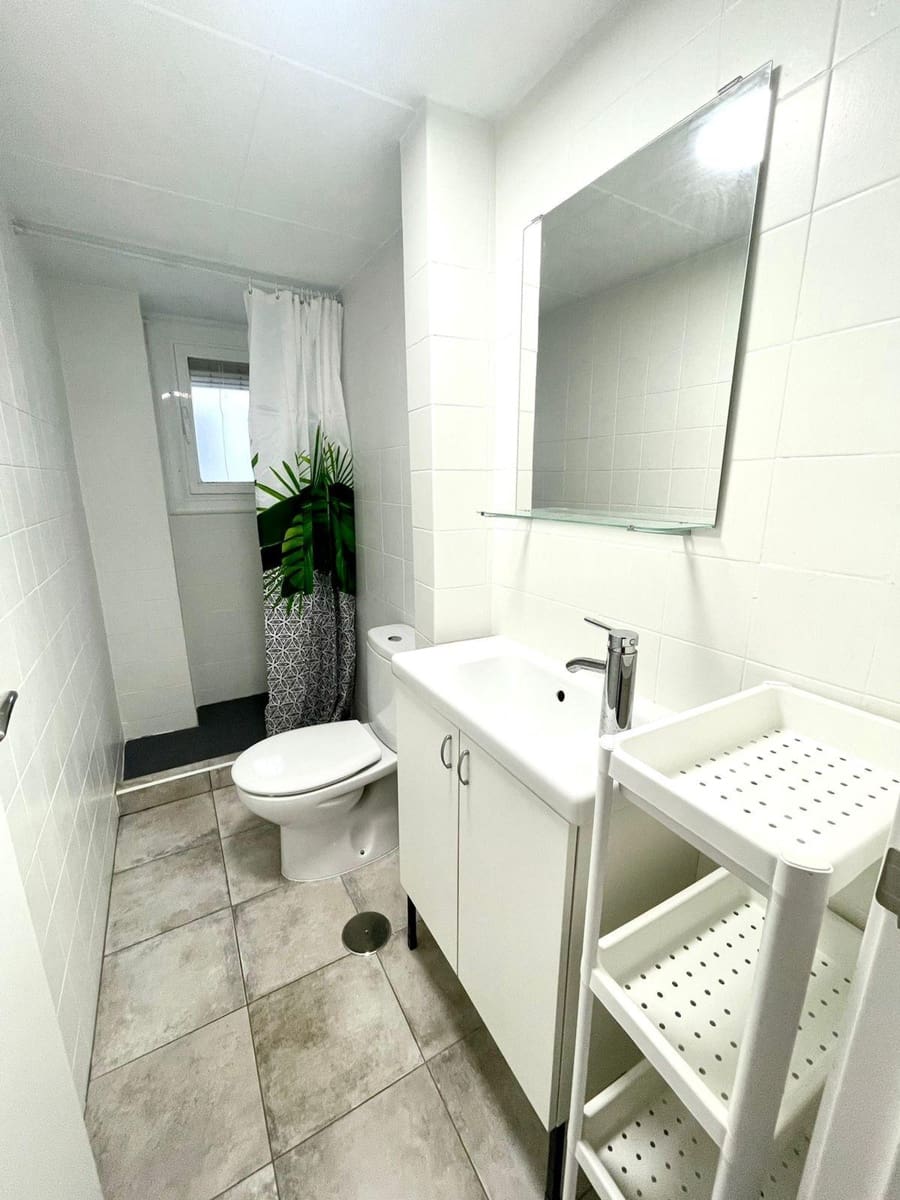 Appartement de 3 chambres à louer à Alicante ville - 950 € (Ref: 7865993)