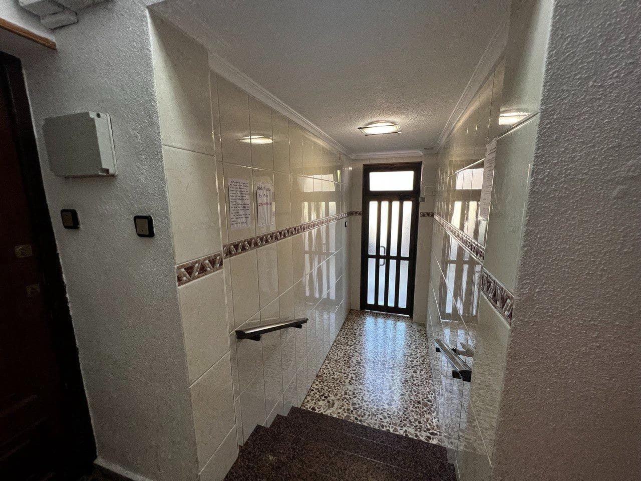 Appartement de 3 chambres à louer à Alicante ville - 950 € (Ref: 7865993)