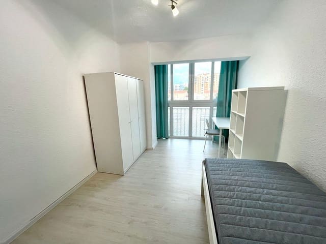 Appartement de 3 chambres à louer à Alicante ville - 950 € (Ref: 7865993)