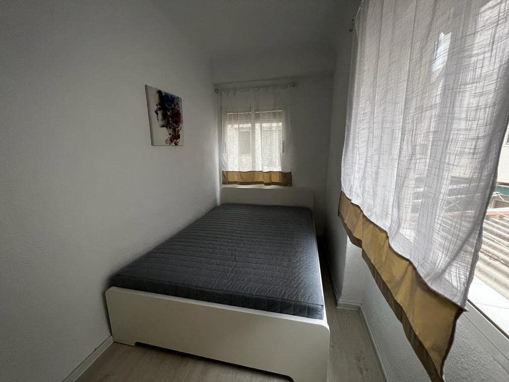 Appartement de 3 chambres à louer à Alicante ville - 950 € (Ref: 7865993)