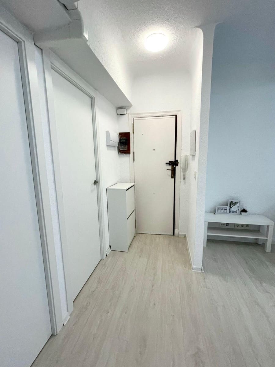 Appartement de 3 chambres à louer à Alicante ville - 950 € (Ref: 7865993)