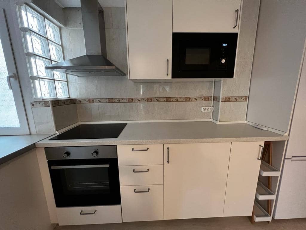 Appartement de 3 chambres à louer à Alicante ville - 950 € (Ref: 7865993)