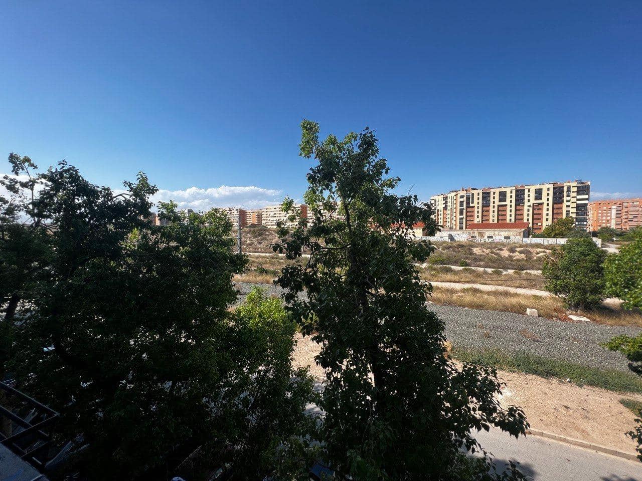 Appartement de 3 chambres à louer à Alicante ville - 950 € (Ref: 7865993)