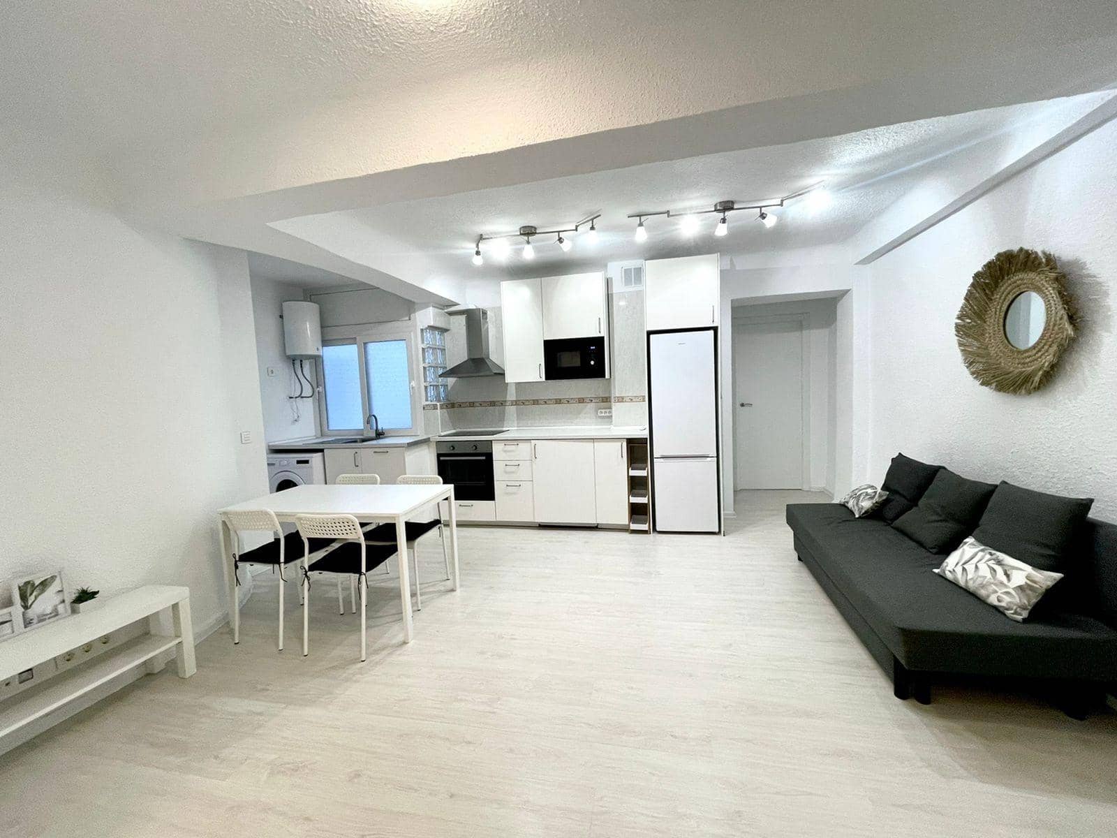 Appartement de 3 chambres à louer à Alicante ville - 950 € (Ref: 7865993)