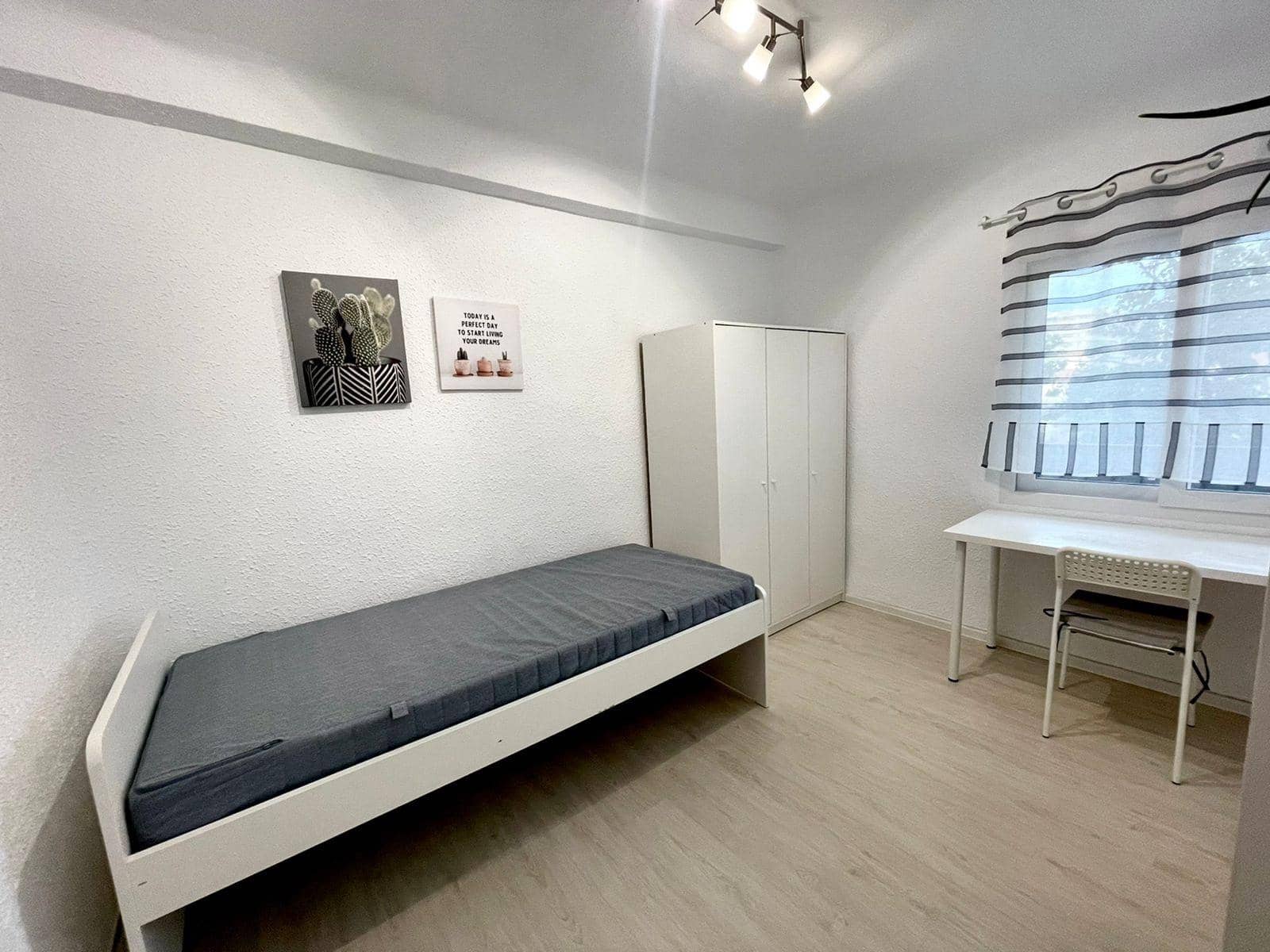 Appartement de 3 chambres à louer à Alicante ville - 950 € (Ref: 7865993)