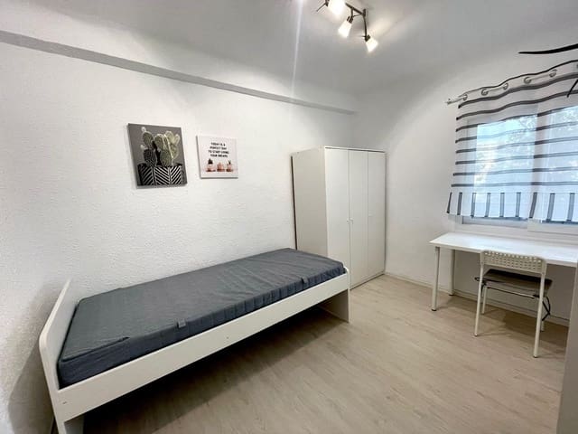 Appartement de 3 chambres à louer à Alicante ville - 950 € (Ref: 7865993)