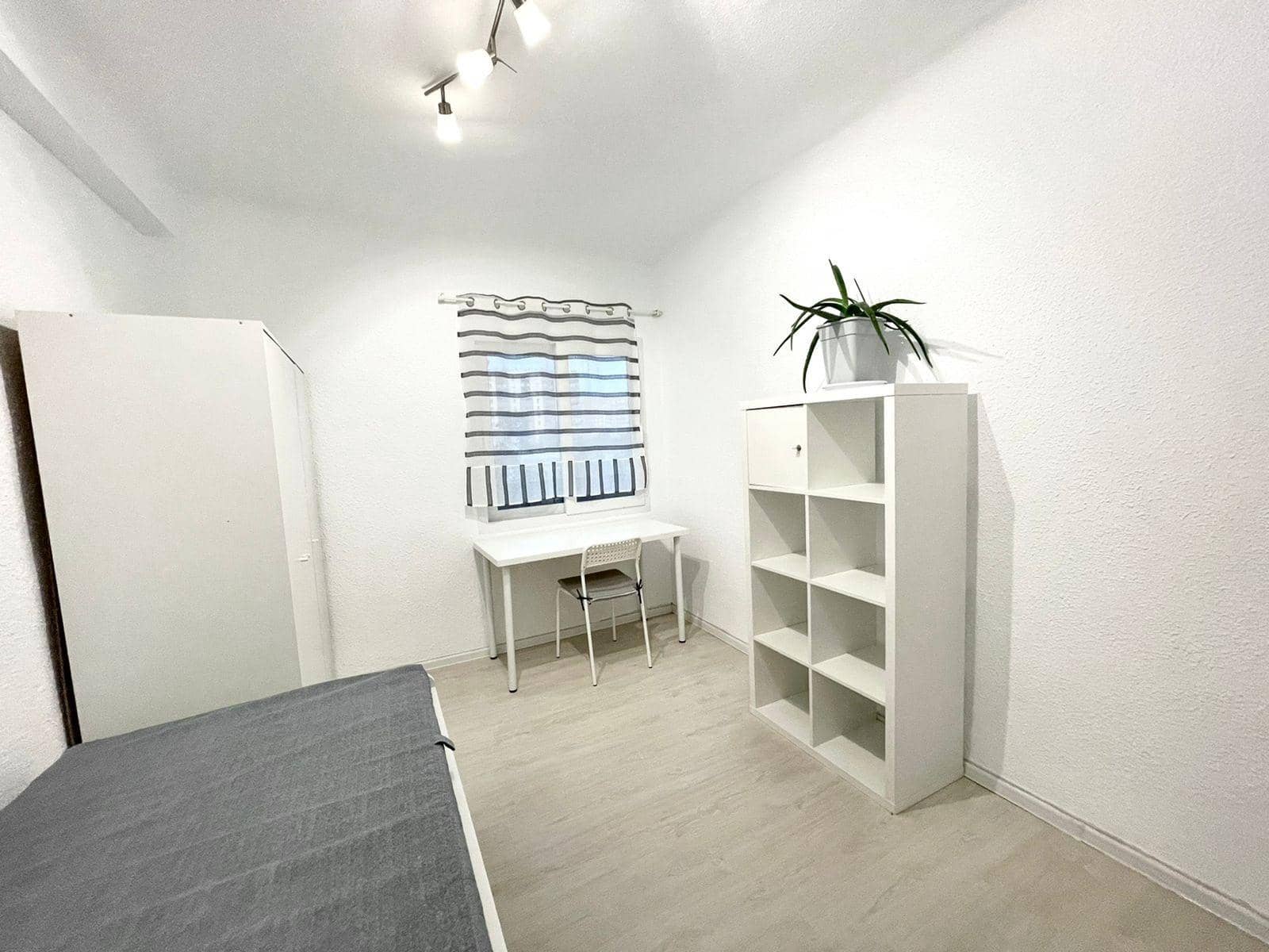 Appartement de 3 chambres à louer à Alicante ville - 950 € (Ref: 7865993)