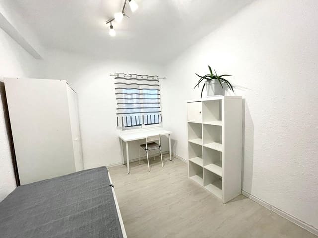 Appartement de 3 chambres à louer à Alicante ville - 950 € (Ref: 7865993)