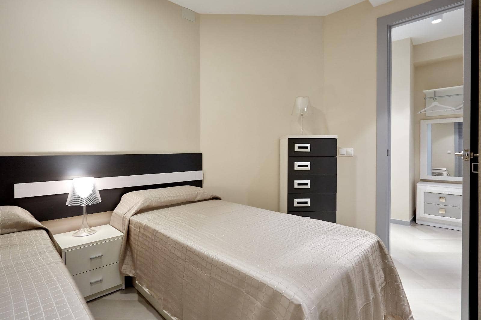 2 Zimmer Apartment zu vermieten in Alicante / Alacant Stadt - 1.500 € (Ref: 7973027)