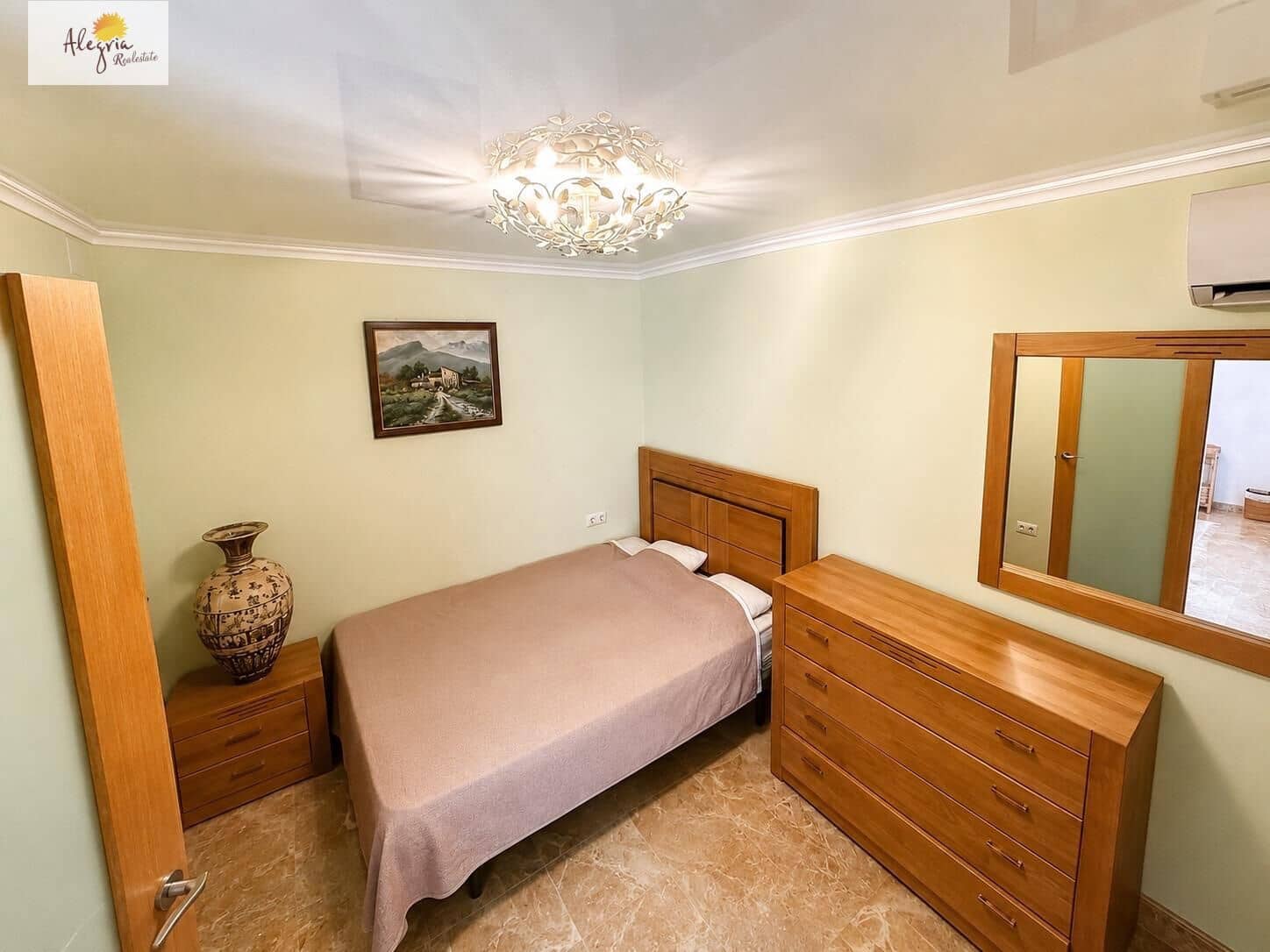 2 bedroom Apartment for rent in Valencia city - € 1,300 (Ref: 8005760)
